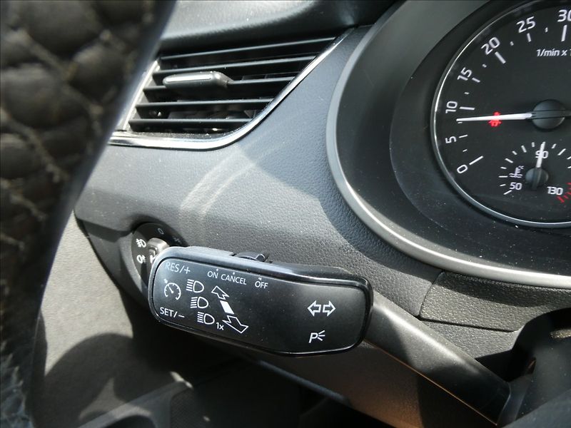 Škoda Octavia 1,6 TDI 81kW Style auto klima - fotka 28 z 35