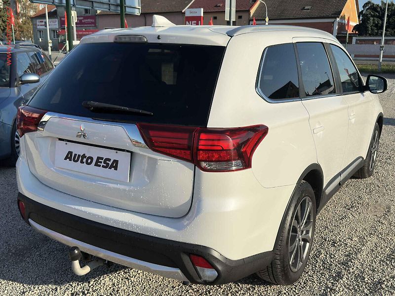 Mitsubishi Outlander (2017) 2.0 MIVEC, Edition, AT, TZ - fotka 4 z 20
