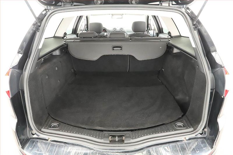 Ford Mondeo (2014) 2.0 TDCi, Navi, Xenony - fotka 13 z 14