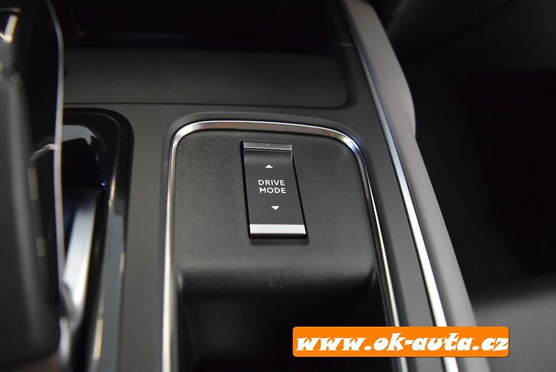 Citroën C5 Aircross HYBRID 225 ě-EAT8 165 kW-DPH - fotka 40 z 68