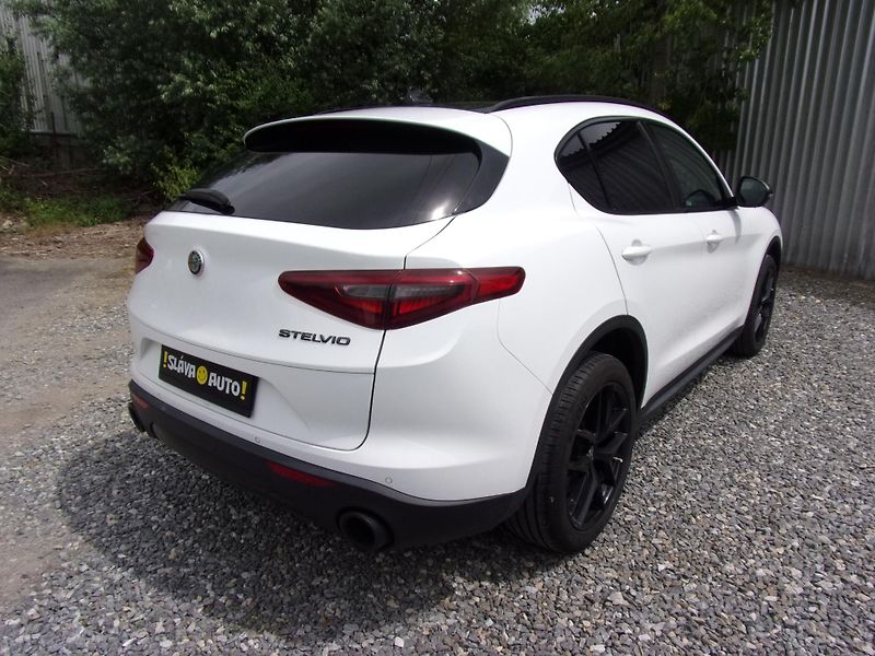 Alfa Romeo Stelvio (2020) 2.0TURBO 206kW PANORAMA VÝBAVA - fotka 5 z 27