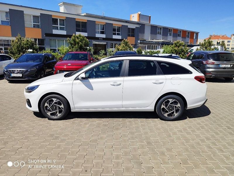 Hyundai i30 26 WG 1,6 T-GDI DCT GO CZECH - fotka 2 z 7