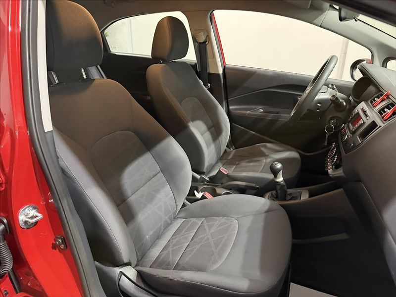 Kia Rio 1,3   i KLIMA HEZKÝ STAV ALU - fotka 20 z 24