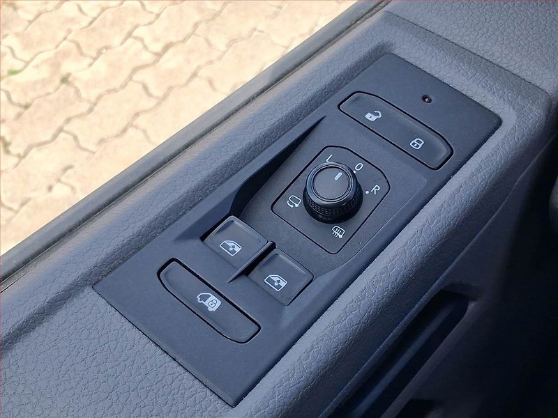 Volkswagen Transporter (2020) 2.0 TDI - fotka 13 z 15