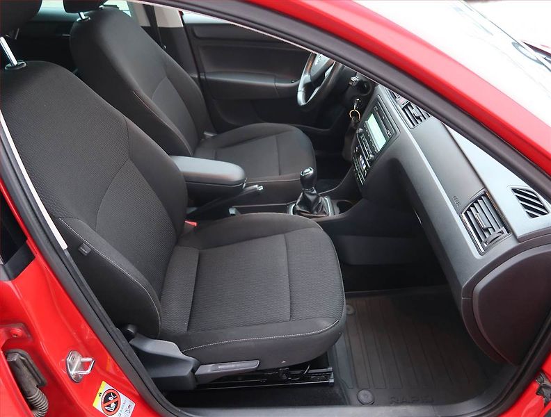 Škoda Rapid (2013) Ambition 1.2 TSI, Serv.kniha - fotka 9 z 14