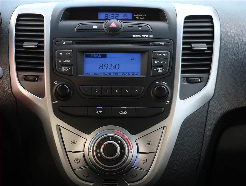 Hyundai ix20 (2014) 1.4 CVVT, LPG, ČR,1.maj - fotka 12 z 16