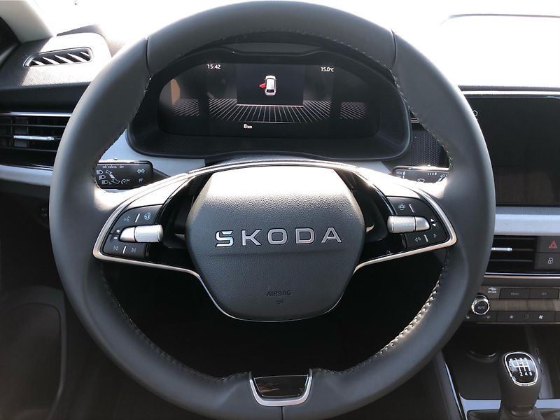 Škoda Scala 1,0 TSI - fotka 17 z 28