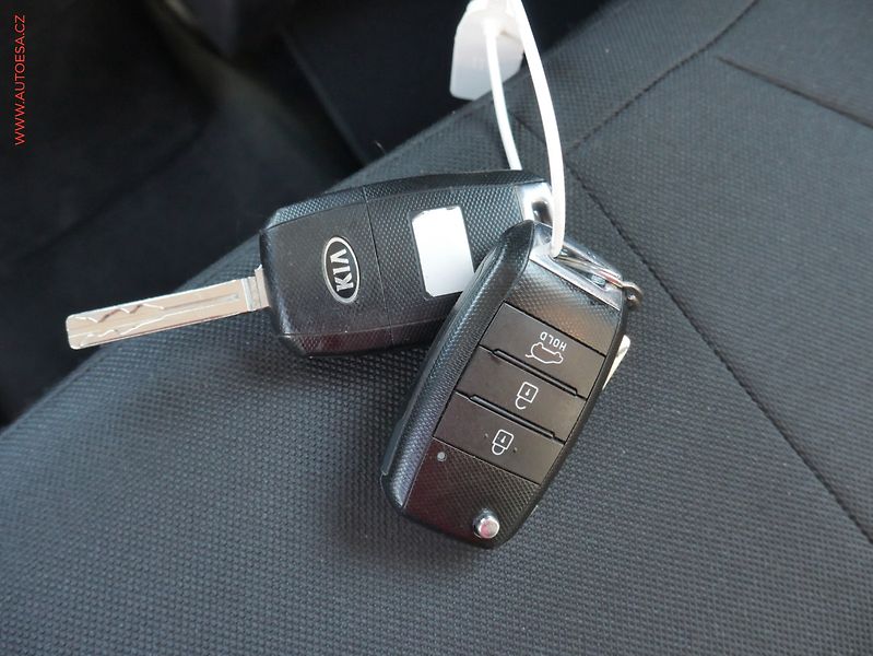 Kia Ceed (2016) 1.4i, ČR, AC, temp - fotka 18 z 18
