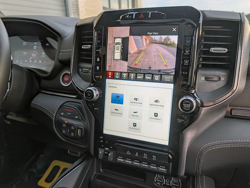 RAM 1500 TRX, Equipment Level 2, Harman - fotka 18 z 32