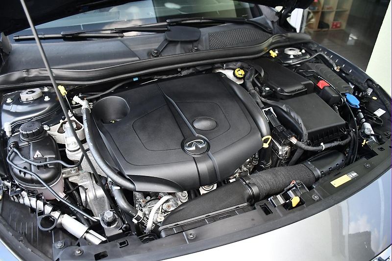 Infiniti QX30 220 CDI 4MATIC PANO ACC - fotka 49 z 52