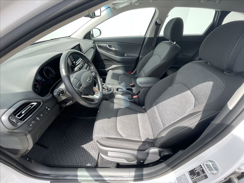 Hyundai i30 1,5 T-GDI AT7 Combi Smart PDC - fotka 4 z 19