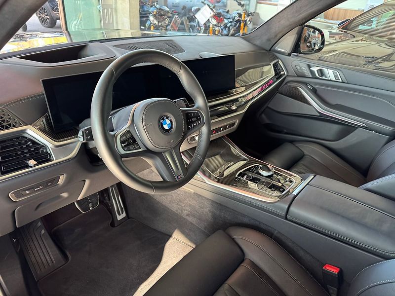 BMW X7 M60ix Executive 08/2025 - fotka 7 z 12
