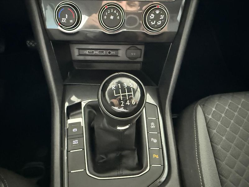 Volkswagen Tiguan 1,4   TSI,SERVISKA,1.MAJITEL - fotka 21 z 26
