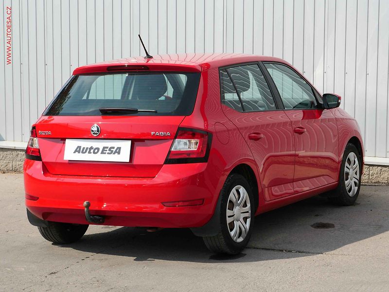Škoda Fabia (2019) 1.0 TSi, 2.maj,ČR, Ambition - fotka 4 z 18