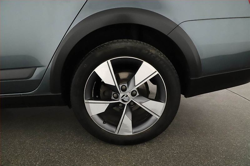 Škoda Octavia (2015) Scout 2.0 TDI, 4X4, Automat - fotka 12 z 16