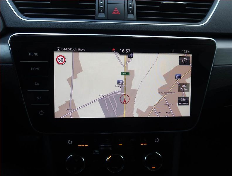 Škoda Superb (2018) 2.0 TDI, Automat, Kůže, Navi - fotka 20 z 26