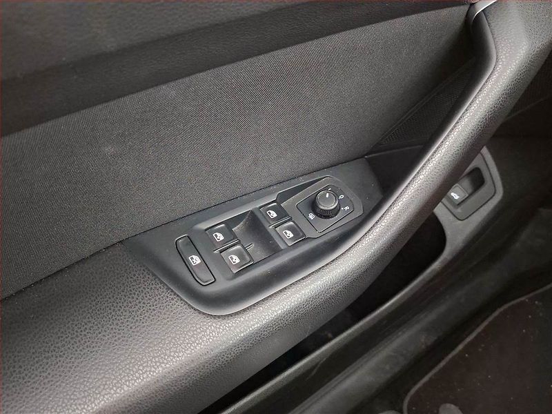 Volkswagen Passat (2022) 2.0 TDI - fotka 16 z 16