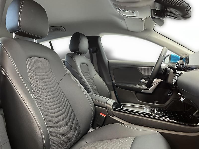 Mercedes-Benz CLA 180d Shooting Brake Progressiv - fotka 16 z 21