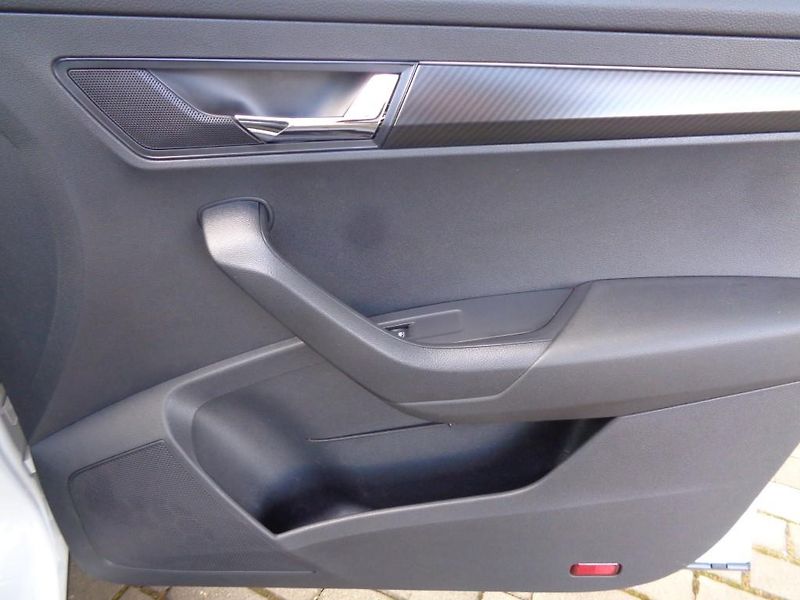 Škoda Karoq 2.0 TDI 110 kW DSG SPORTLINE - fotka 23 z 25