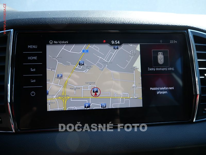 Škoda Karoq (2019) 1.5 TSi, Ambition, DSG, panor - fotka 18 z 21