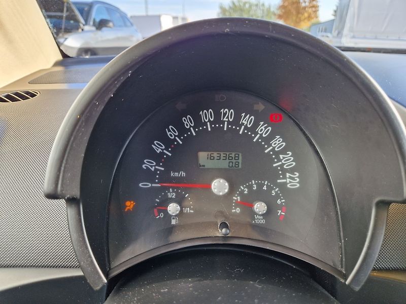 Volkswagen New Beetle Highline 2.0 - fotka 16 z 31