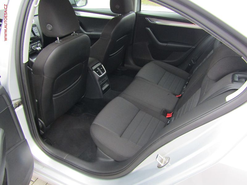 Škoda Octavia (2015) 1.6TDi, ČR, Style, TZ, navi - fotka 10 z 19