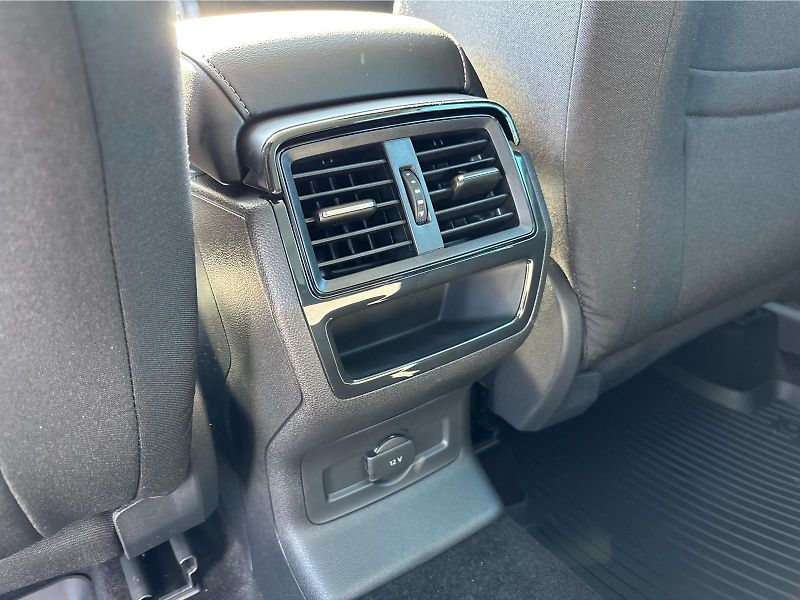 Škoda Karoq 2,0 TDI 85 kW SELECTION - fotka 25 z 29