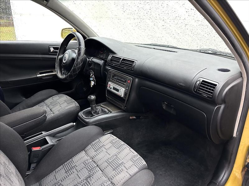 Volkswagen Passat 1,9 TDI  Aut klima Eko zaplace - fotka 25 z 27