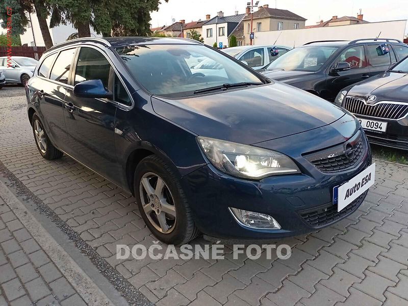 Opel Astra (2012) 2.0CDTi Sports Tourer, AT - fotka 1 z 3