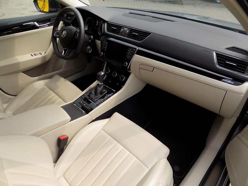 Škoda Superb (2015) 2.0 TSi L&K Webasto - fotka 10 z 15