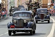 Plzní projel Konvoj svobody. Stovky kusů historické vojenské techniky v neděli projely z Bor do centra města. Ulice lemovaly tisíce diváků
