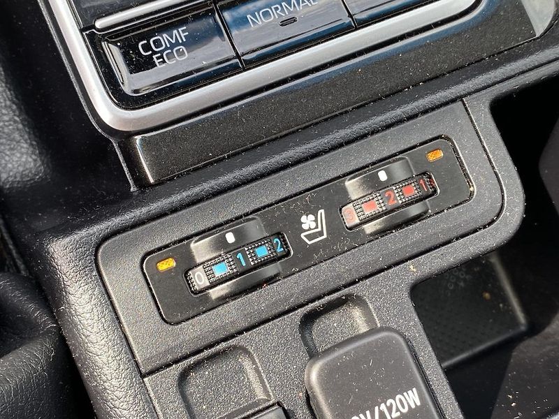 Toyota Land Cruiser 2.8D, ČR, Executive VIP, DPH - fotka 19 z 24