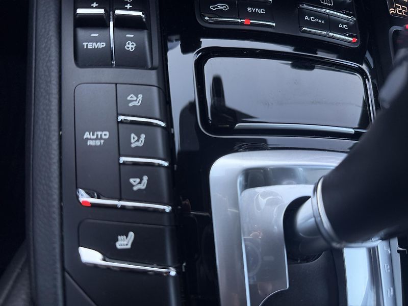 Porsche Cayenne 3.0 D Platinum Edition - fotka 17 z 42