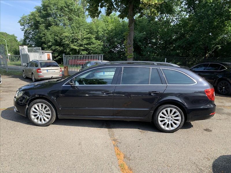 Škoda Superb 2,0 TDI DSG - fotka 8 z 19