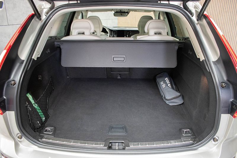 Volvo XC60 D5 AWD INSCRIPTION DPH*ČR 1.M* - fotka 41 z 44