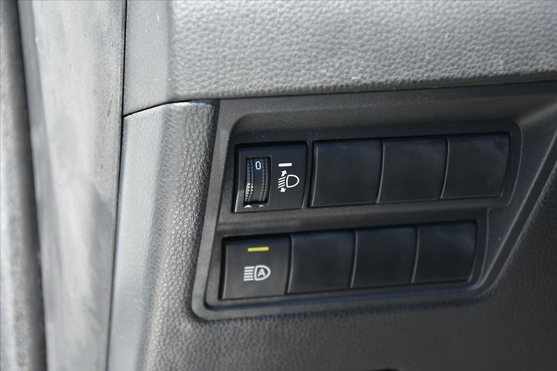 Toyota Yaris 1.5 HYBRID e-CVT A/T ACC - fotka 14 z 22