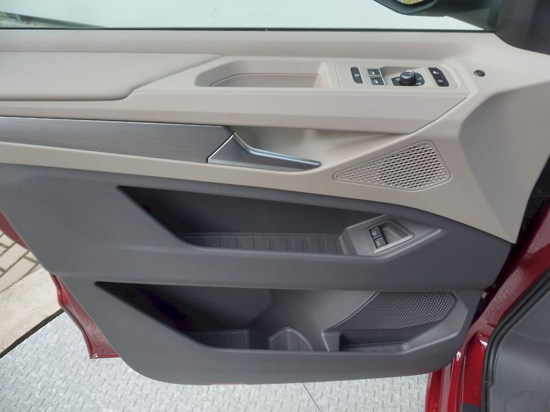 Volkswagen Multivan (2025) Style 1,5 TSI PHEV 180kW DSG 4 - fotka 19 z 31