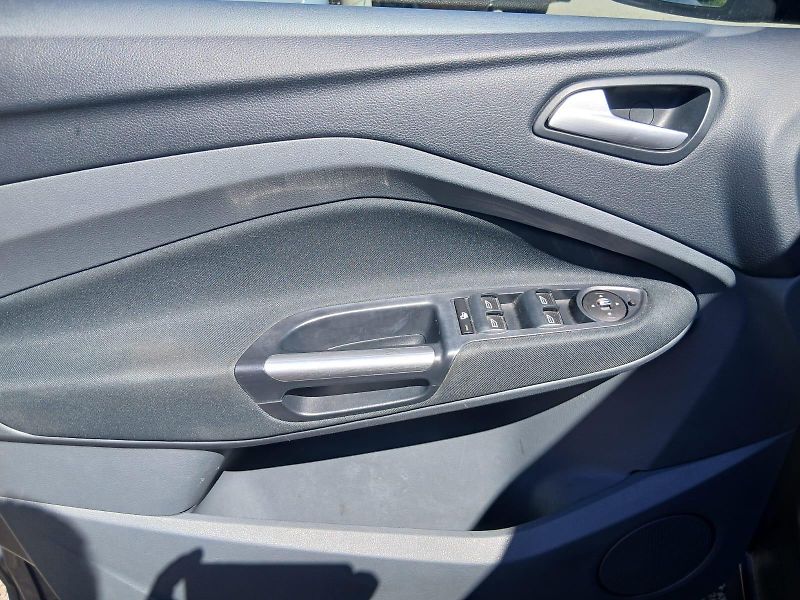 Ford C-MAX 1.6 TDCI, ALU, 6 rychlostí - fotka 17 z 39