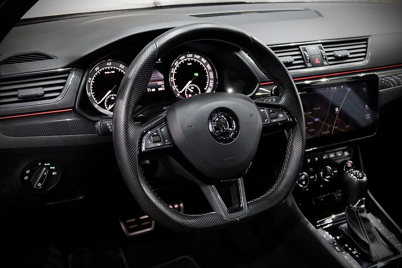 Škoda Superb 2.0 TSI 162 kW DSG Sportline - fotka 12 z 50