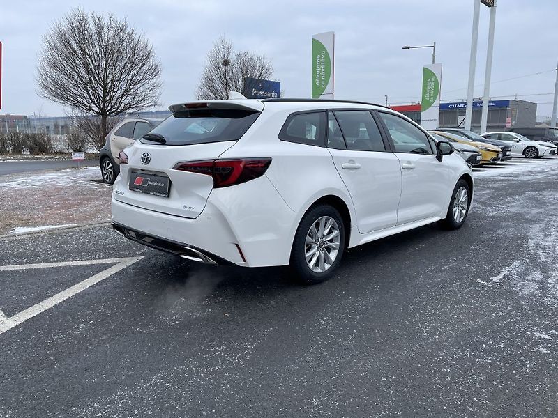 Toyota Corolla 1.8HEV ComfortTech odběr ihned - fotka 3 z 30