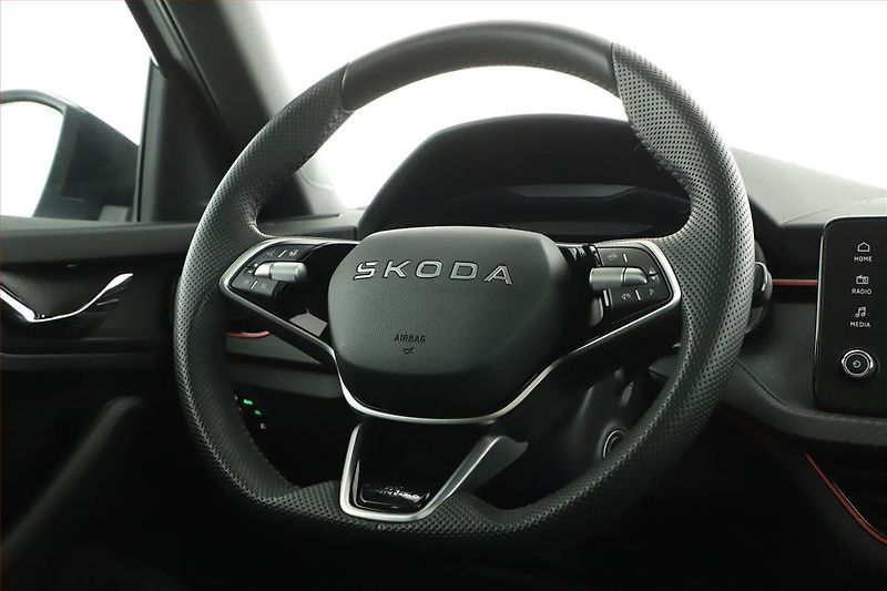 Škoda Kamiq (2025) 1.5 TSI, MONTE CARLO, AUTOMAT - fotka 19 z 21