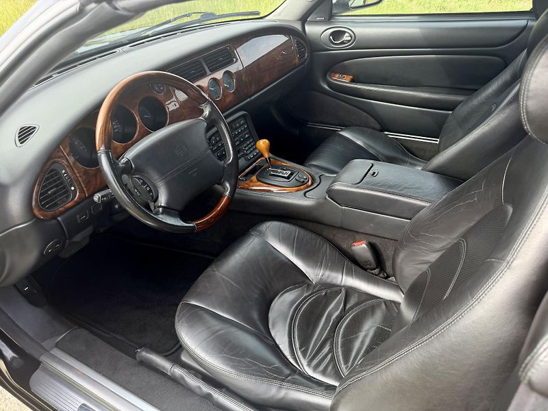 Jaguar XKR (2000) 4.0 V8 Supercharged Kabriolet  - fotka 19 z 30