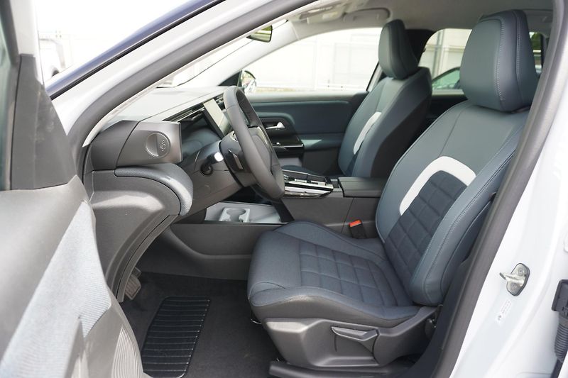 Citroën C5 Aircross (2026) PLUS Hybrid 145k Automatic  - fotka 10 z 13