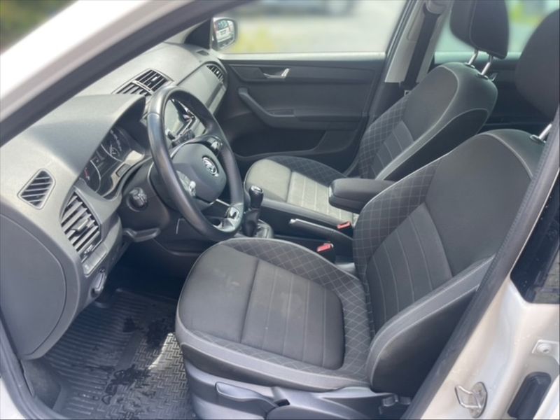 Škoda Fabia 1,0 TSI 70 Ambition 5d - fotka 7 z 11