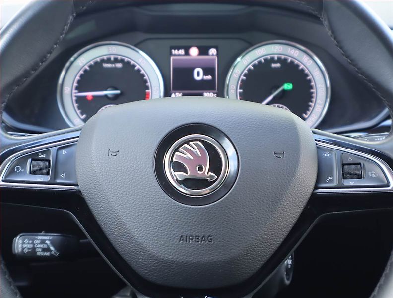 Škoda Superb (2016) Laurin&Klement 2.0 TDI 4x4 - fotka 16 z 19