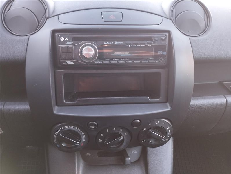 Mazda 2 1,3 55KW ČR, 100%KM - fotka 9 z 12