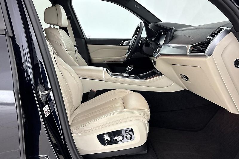 BMW X5 xDrive30d - fotka 15 z 28