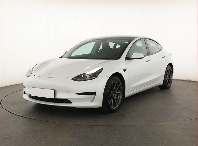 Tesla Model 3 (2021) Std Range Plus 55kWh, SoH 78% - fotka 2 z 20