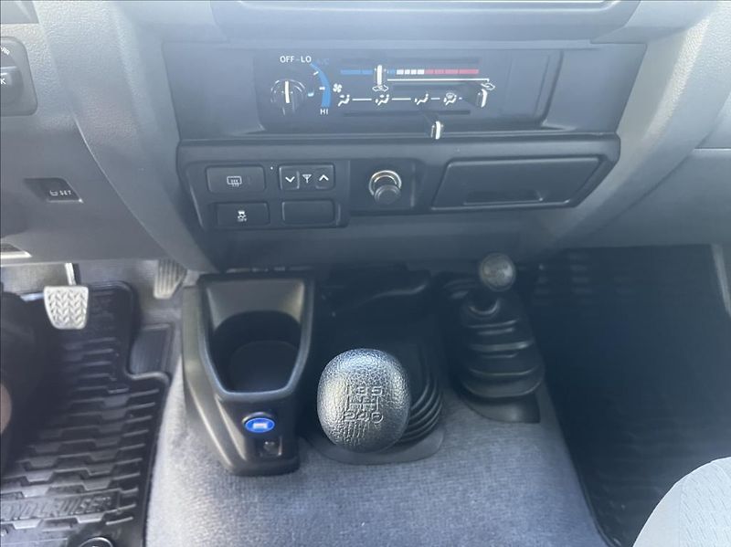 Toyota Land Cruiser GRJ76 4,0 V6 5MT - fotka 20 z 33