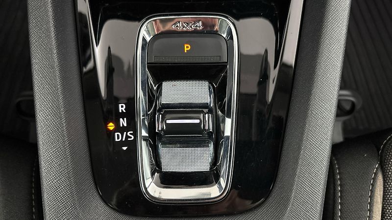 Škoda Octavia 2.0 TDI DSG 4x4 Scout Combi - fotka 23 z 28